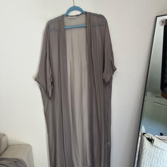 . Italian Silk Dress and Kimono Cape: Refined Elegance - Picture 5 of 13